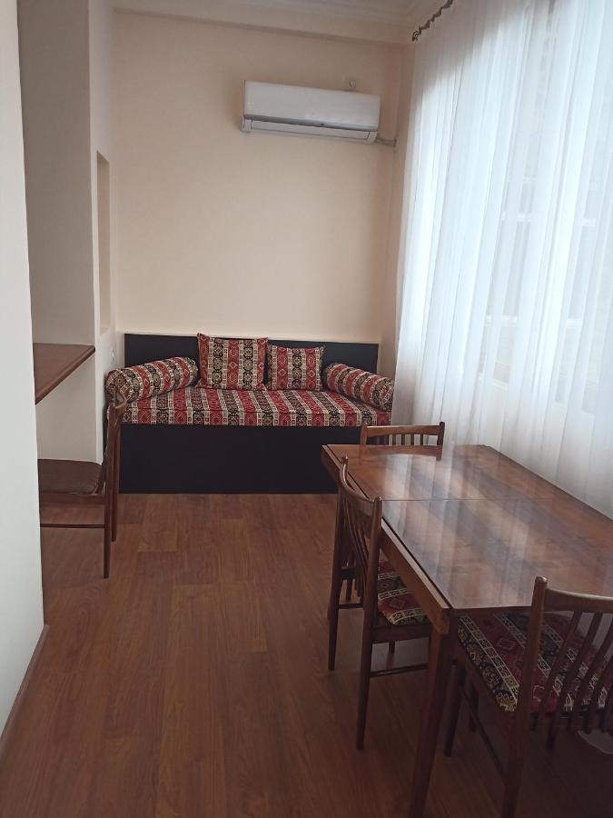 Spacious One Bedroom Apartment In The City Centre Jerevan Eksteriør billede